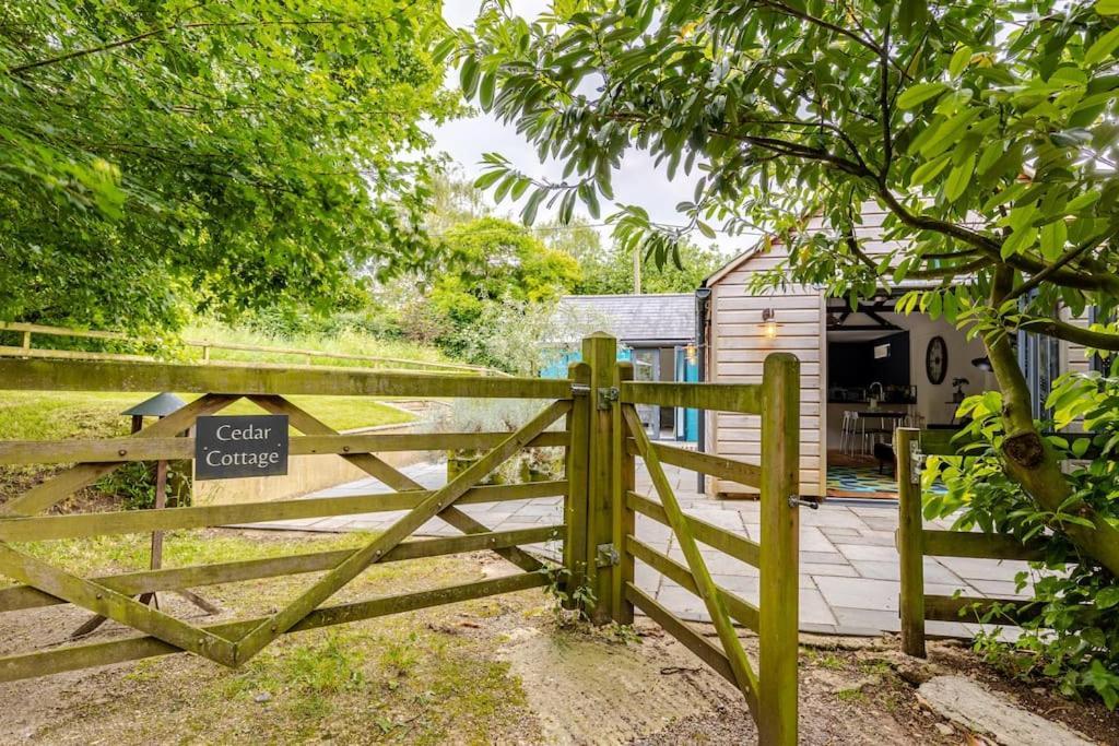 Stylish Cotswolds Retreat Nestled Between Bath And Castle Combe Villa Chippenham  Exterior photo